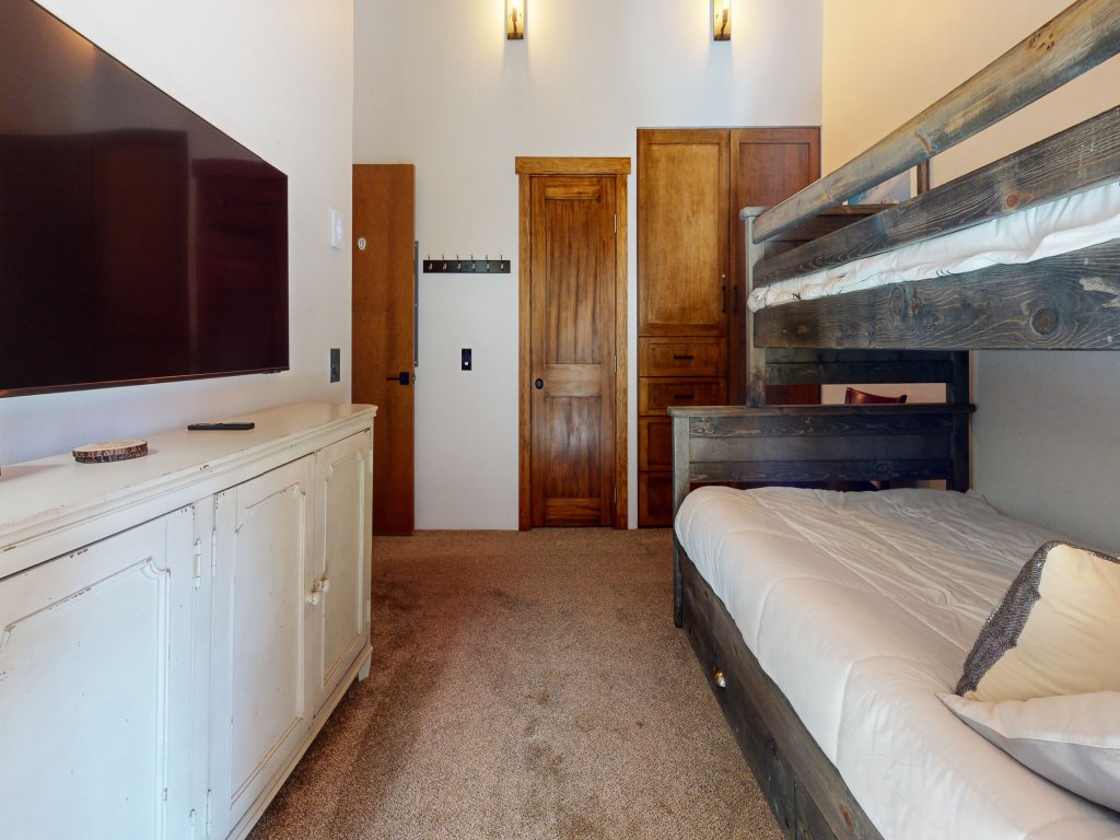 Val D'Isere #35 Vacation Rental in Mammoth Lakes - RedAwning