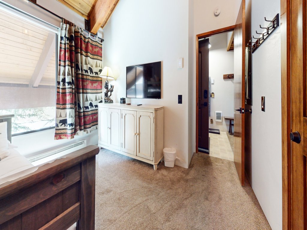 Val D'Isere #35 Vacation Rental in Mammoth Lakes - RedAwning