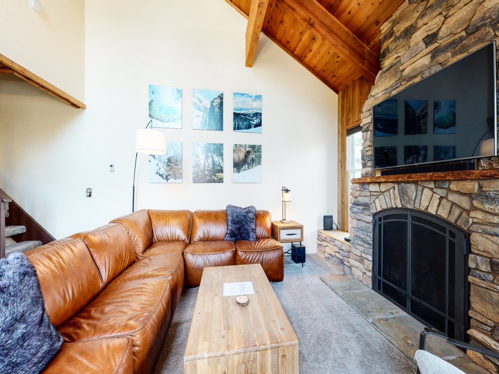 Val D'Isere #35 Vacation Rental in Mammoth Lakes - RedAwning