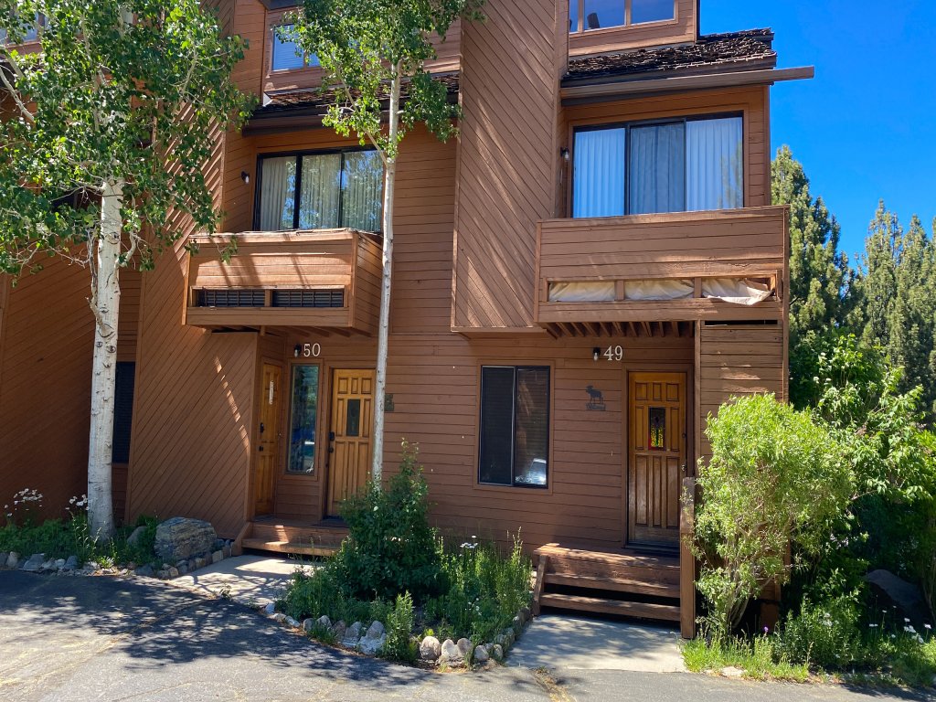 Snowflower 49 Spacious Corner Unit, Private Washer Dryer Vacation Rental in Mammoth Lakes - RedAwning