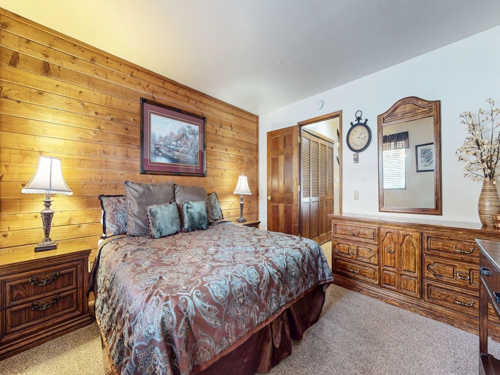 Snowflower 49 Spacious Corner Unit, Private Washer Dryer Vacation Rental in Mammoth Lakes - RedAwning