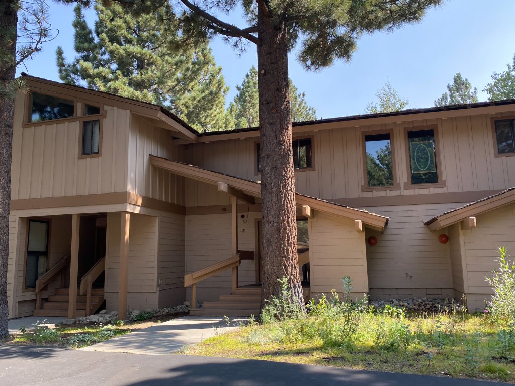 Villa de los Pinos 30 Great Complex Amenities, Walk to Town Vacation Rental in Mammoth Lakes - RedAwning
