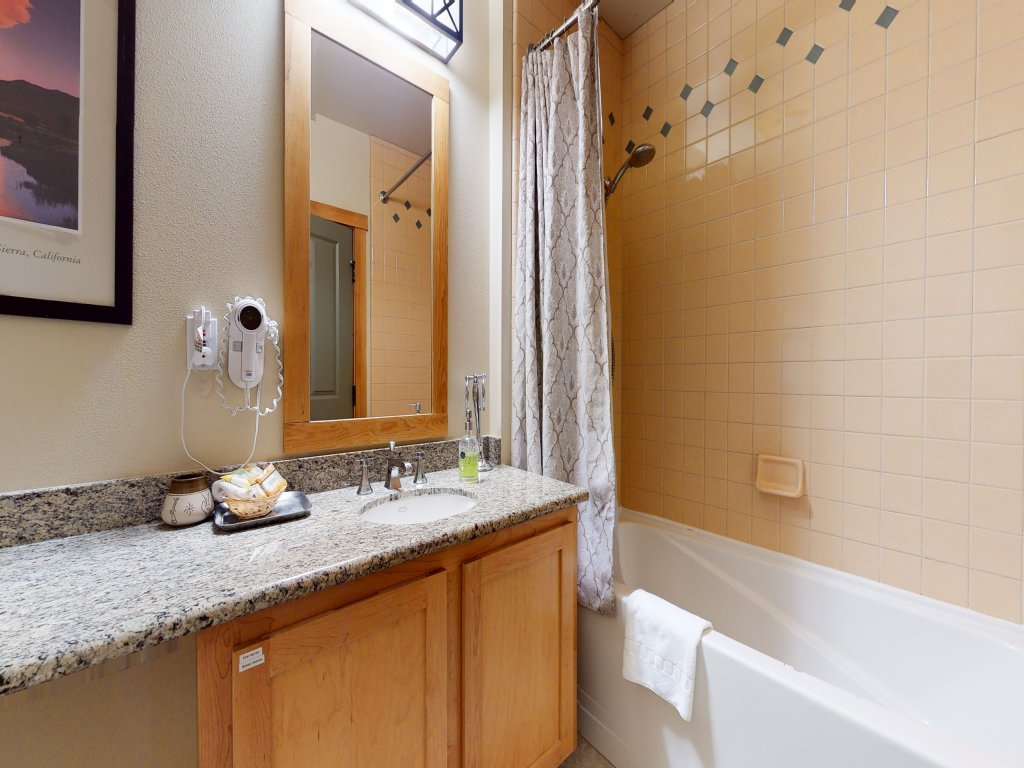 Juniper Springs Lodge 539 Deluxe Condo Great Complex Amenities near Ski-In Ski-Out Vacation Rental in Mammoth Lakes - RedAwning
