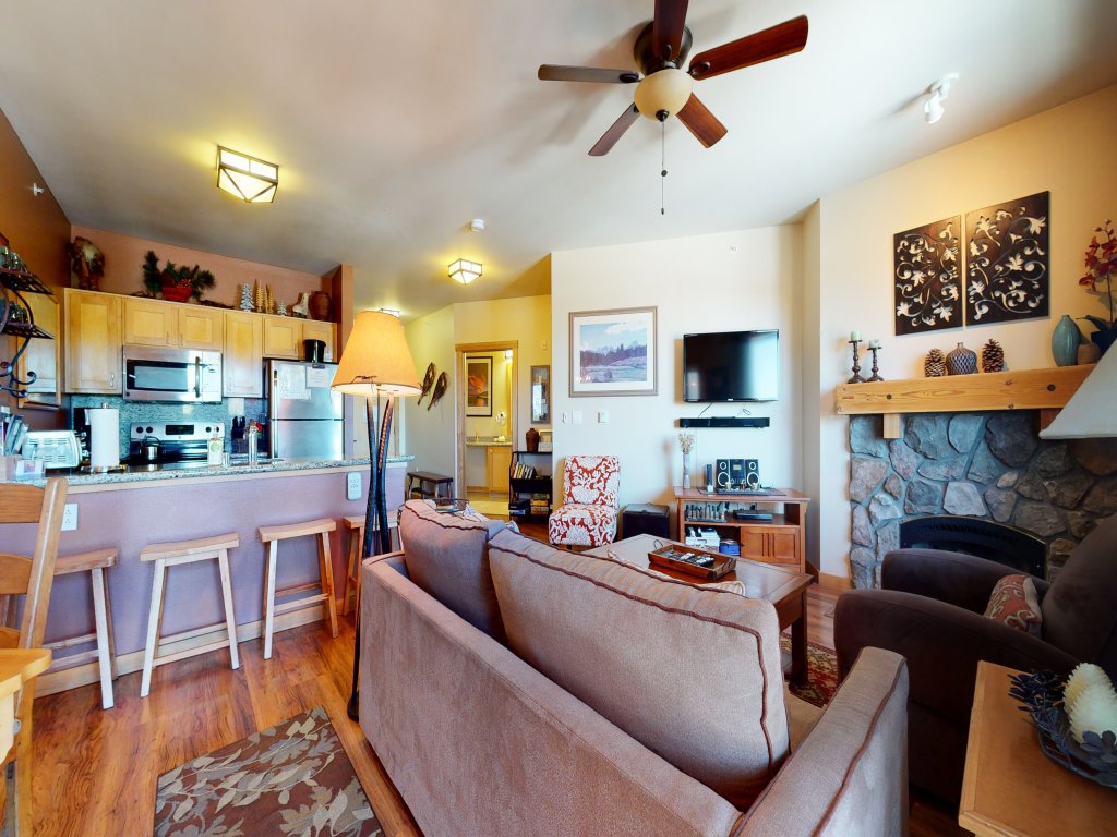 Juniper Springs Lodge 539 Deluxe Condo Great Complex Amenities near Ski-In Ski-Out Vacation Rental in Mammoth Lakes - RedAwning