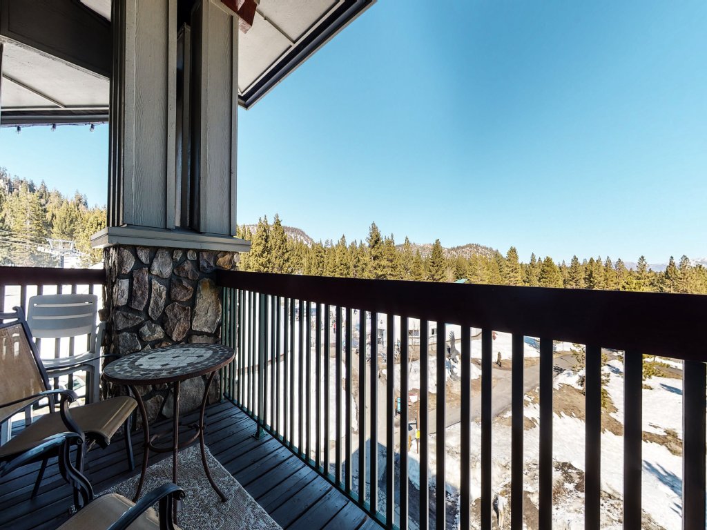 Juniper Springs Lodge 539 Deluxe Condo Great Complex Amenities near Ski-In Ski-Out Vacation Rental in Mammoth Lakes - RedAwning