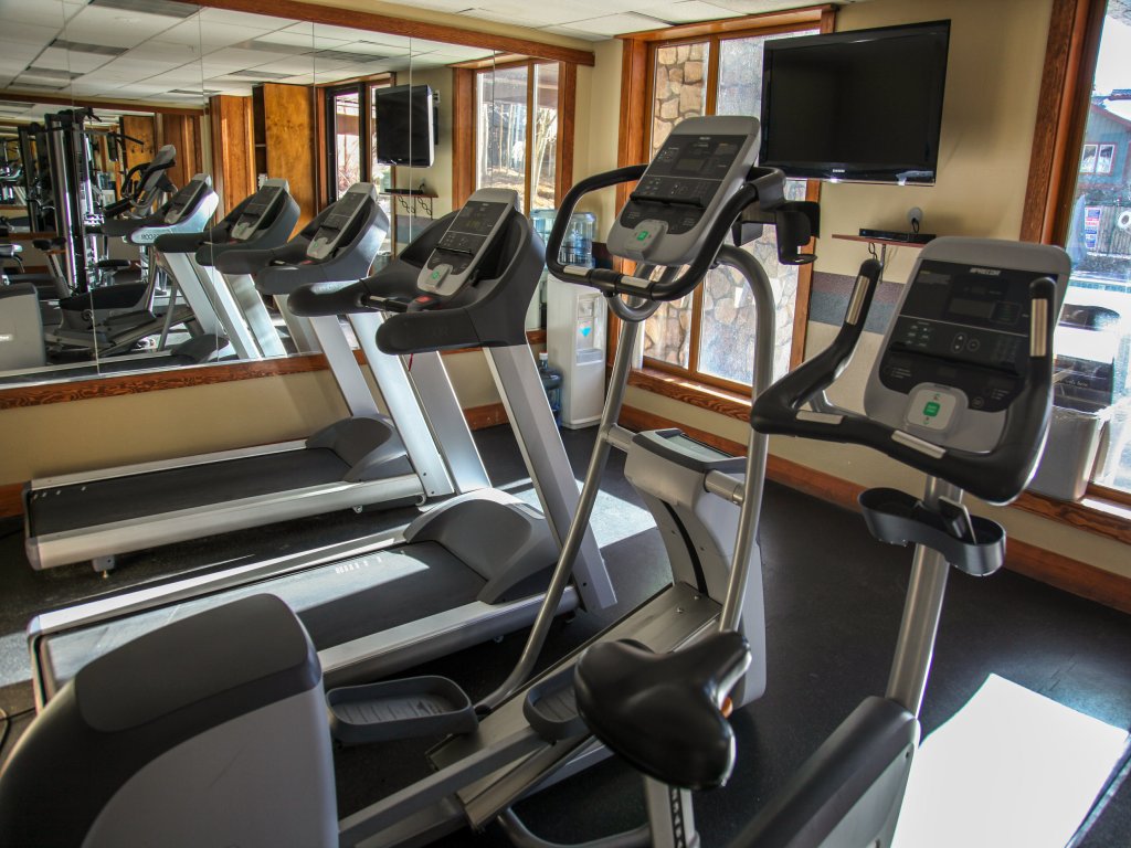 Juniper Springs Lodge 539 Deluxe Condo Great Complex Amenities near Ski-In Ski-Out Vacation Rental in Mammoth Lakes - RedAwning