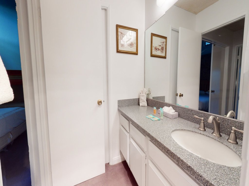 St. Moritz 12 Bright and cozy Mountain Cabin, Centrally Located Vacation Rental in Mammoth Lakes - RedAwning