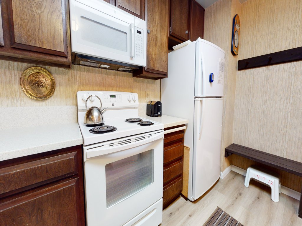 St. Moritz 12 Bright and cozy Mountain Cabin, Centrally Located Vacation Rental in Mammoth Lakes - RedAwning