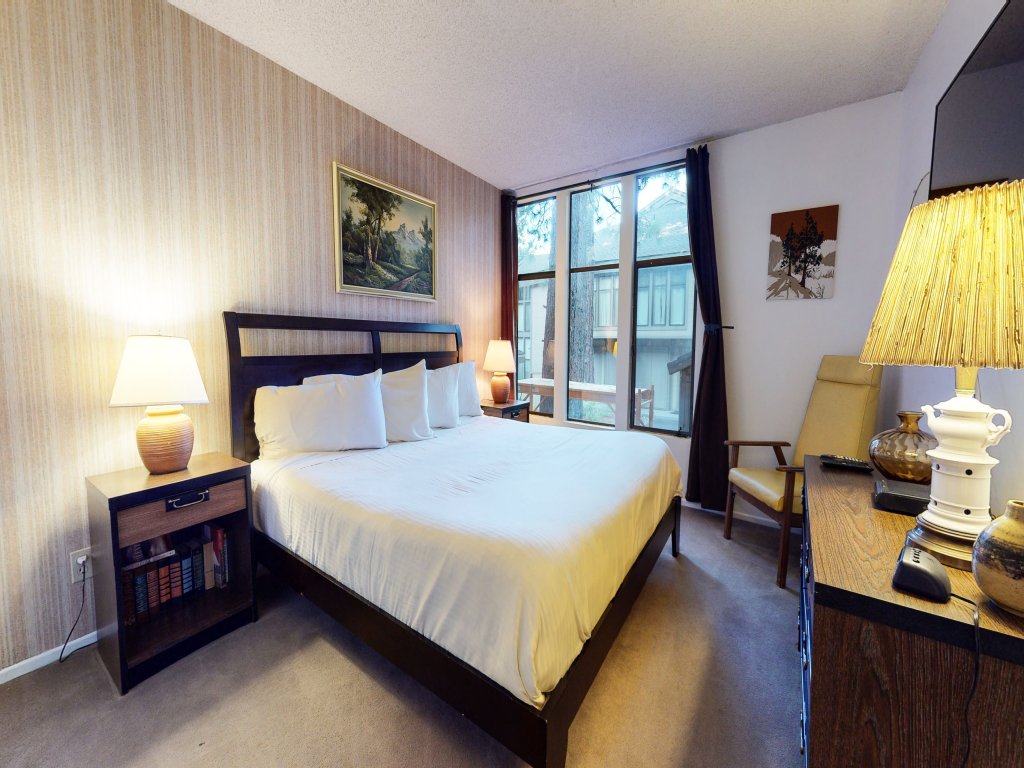 St. Moritz 12 Bright and cozy Mountain Cabin, Centrally Located Vacation Rental in Mammoth Lakes - RedAwning