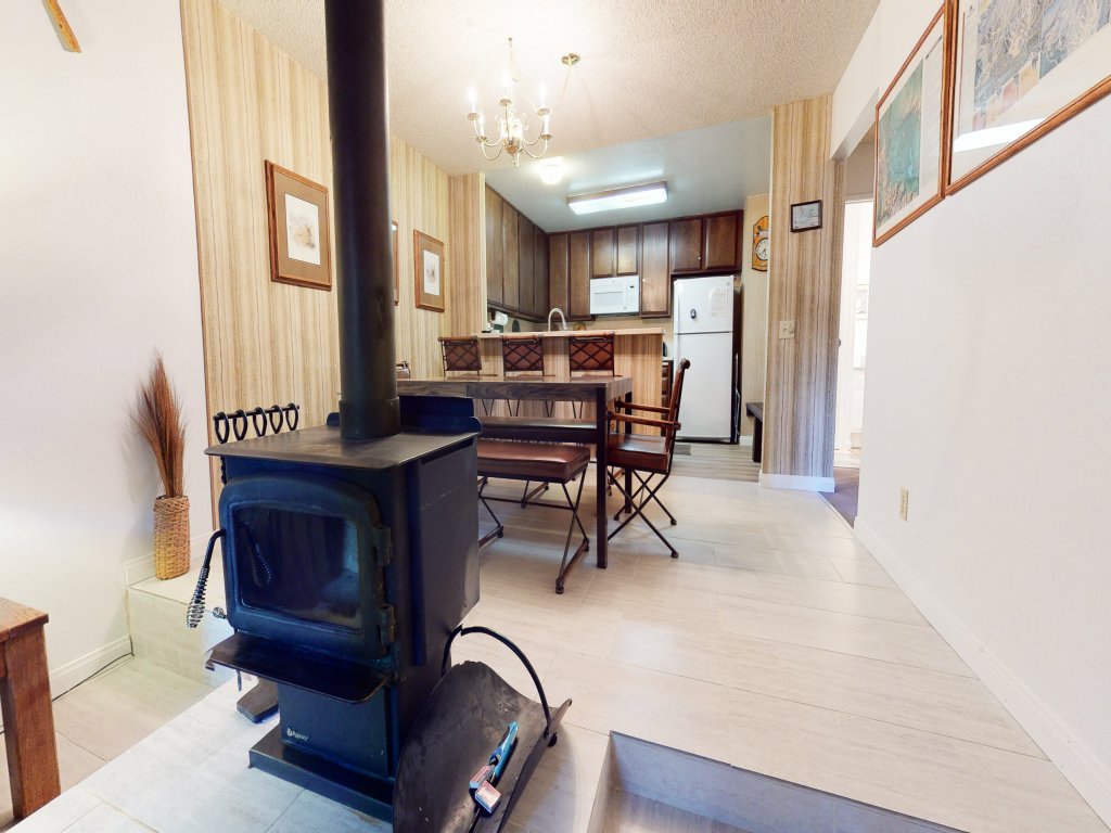 St. Moritz 12 Bright and cozy Mountain Cabin, Centrally Located Vacation Rental in Mammoth Lakes - RedAwning