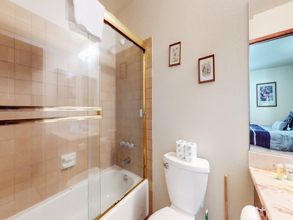Snowflower 68 Spacious End Unit With Great Complex Amenities, Quiet Location Vacation Rental in Mammoth Lakes - RedAwning