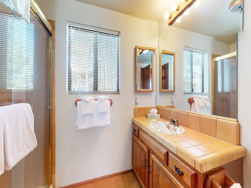 Snowflower 68 Spacious End Unit With Great Complex Amenities, Quiet Location Vacation Rental in Mammoth Lakes - RedAwning
