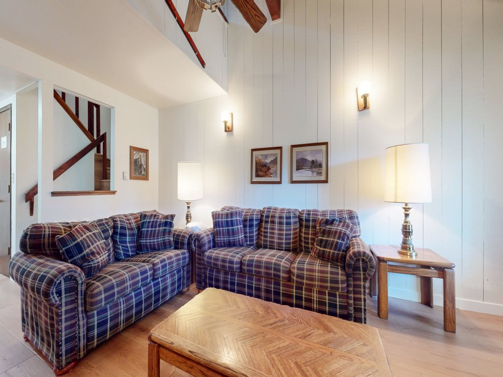Discovery 4 104 Pet-Friendly Rustic Mountain Cabin, Close to Canyon Lodge Vacation Rental in Mammoth Lakes - RedAwning