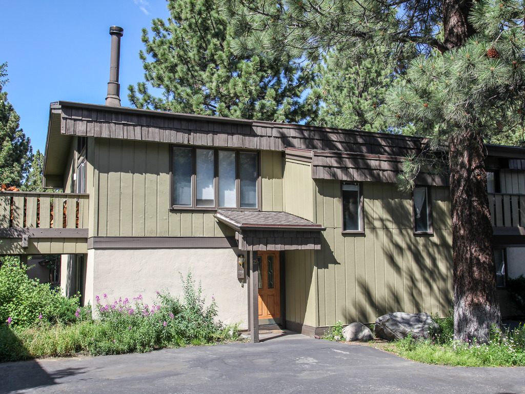 Chateau de Montagne 29 Updated and Spacious with Private Washer Dryer, On The Shuttle Route Vacation Rental in Mammoth Lakes - RedAwning