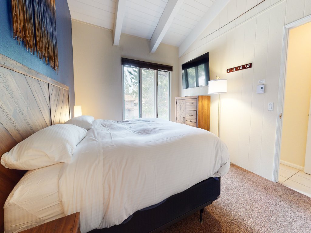 Chateau de Montagne 29 Updated and Spacious with Private Washer Dryer, On The Shuttle Route Vacation Rental in Mammoth Lakes - RedAwning