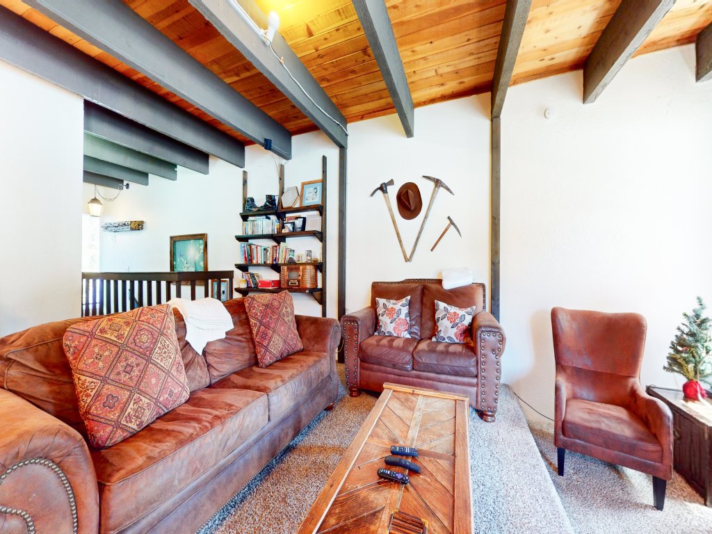 Val D'Isere #6 Vacation Rental in Mammoth Lakes - RedAwning