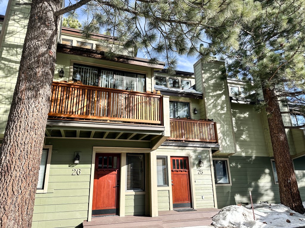 Mammoth Sierra Townhomes 26 Mountain Rustic Spacious Townhome, On the Shuttle Route Vacation Rental in Mammoth Lakes - RedAwning