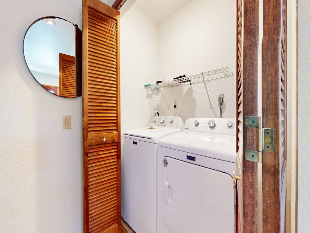 Mammoth Sierra Townhomes 26 Mountain Rustic Spacious Townhome, On the Shuttle Route Vacation Rental in Mammoth Lakes - RedAwning