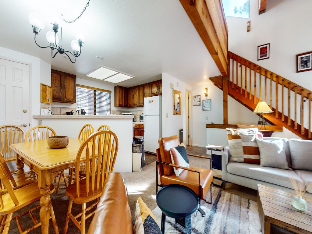 Mammoth Sierra Townhomes 26 Mountain Rustic Spacious Townhome, On the Shuttle Route Vacation Rental in Mammoth Lakes - RedAwning
