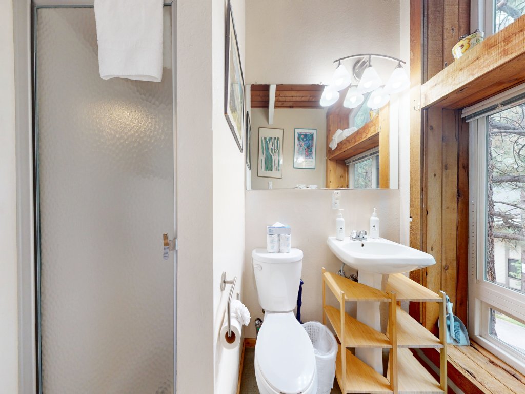 Horizons 4 120 Great Complex Amenities, On The Shuttle Route, Walk To Shops and Restaurants Vacation Rental in Mammoth Lakes - RedAwning