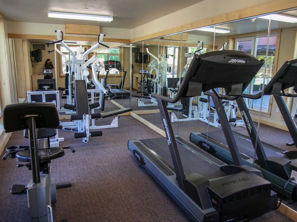 Sunstone 127 Modern Condo At Sunstone Lodge with Great Complex Amenities near Ski-In Ski-Out Vacation Rental in Mammoth Lakes - RedAwning