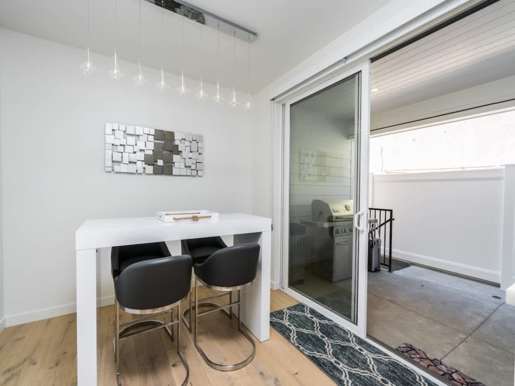 130 39th | Stunning 3 Story w/ Rooftop Deck Vacation Rental in Newport Beach - RedAwning