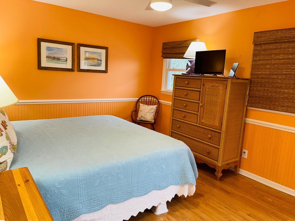 Beach Bells / 142 Tarpon Drive Vacation Rental in Holden Beach - RedAwning