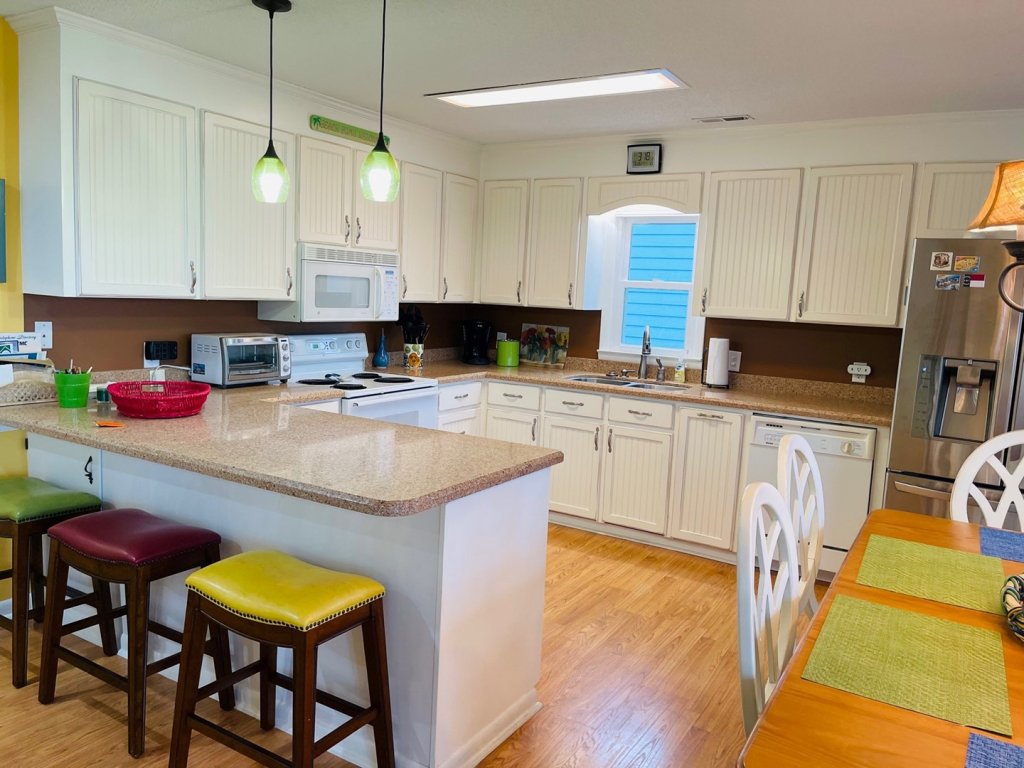 Beach Bells / 142 Tarpon Drive Vacation Rental in Holden Beach - RedAwning