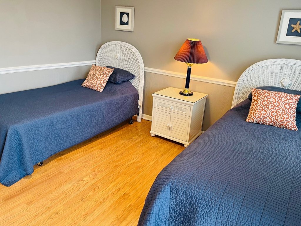 Beach Bells / 142 Tarpon Drive Vacation Rental in Holden Beach - RedAwning