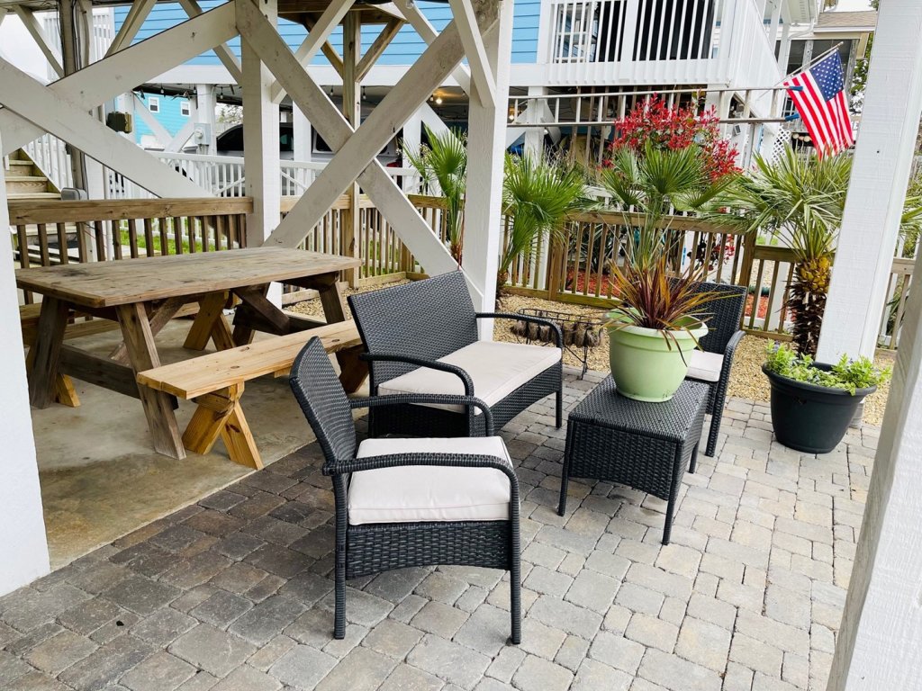 Beach Bells / 142 Tarpon Drive Vacation Rental in Holden Beach - RedAwning