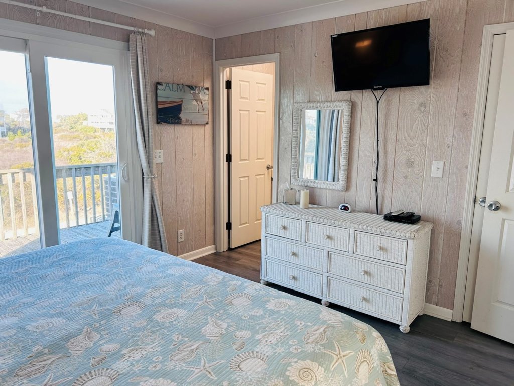 Sea It All / 323 Ocean Blvd East Vacation Rental in Holden Beach - RedAwning