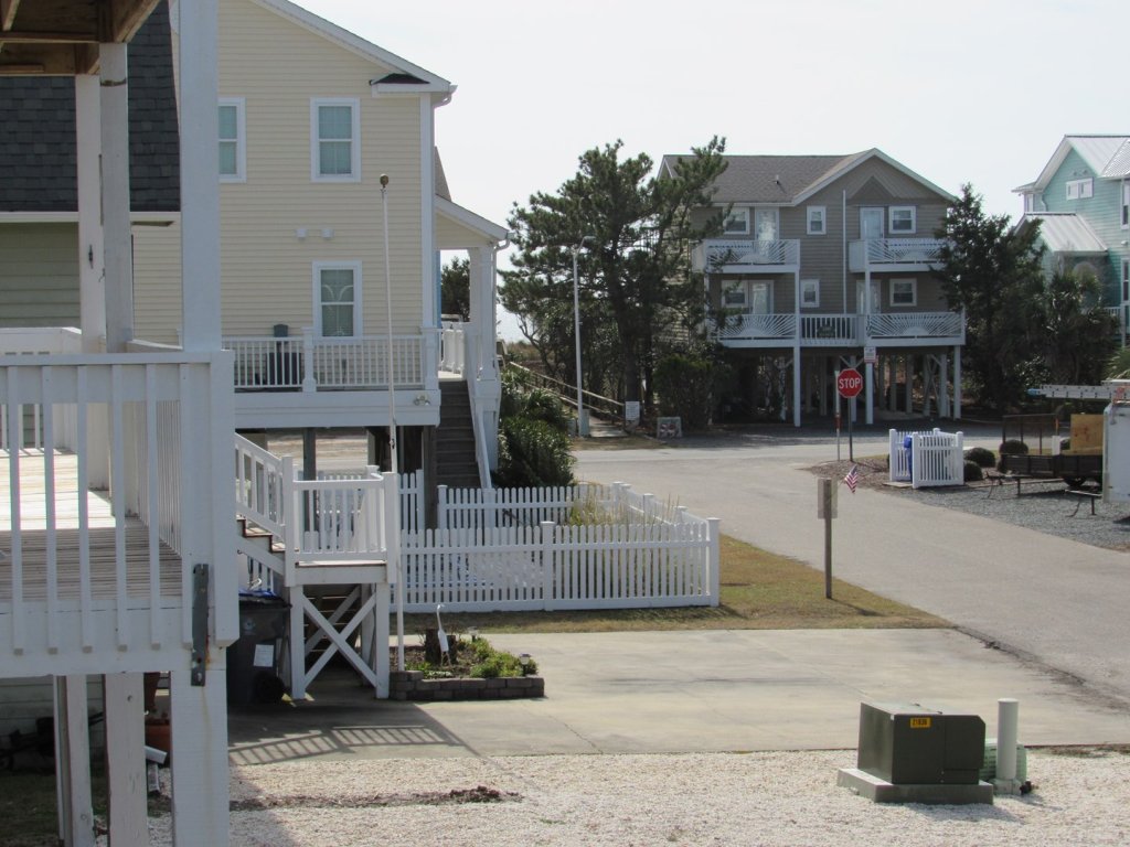 Buckeye's at the Beach / 110 Frigate Dr Vacation Rental in Holden Beach - RedAwning