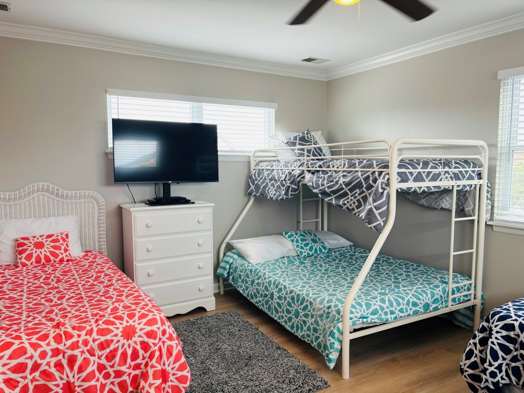 Buckeye's at the Beach / 110 Frigate Dr Vacation Rental in Holden Beach - RedAwning