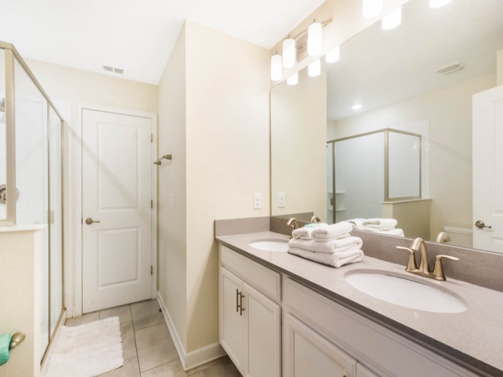 Amazing Champions Gate 9 Bedroom 5 Bed Vacation Rental in Davenport - RedAwning