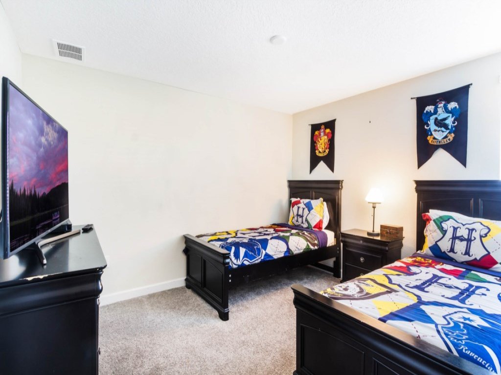 Amazing Champions Gate 9 Bedroom 5 Bed Vacation Rental in Davenport - RedAwning