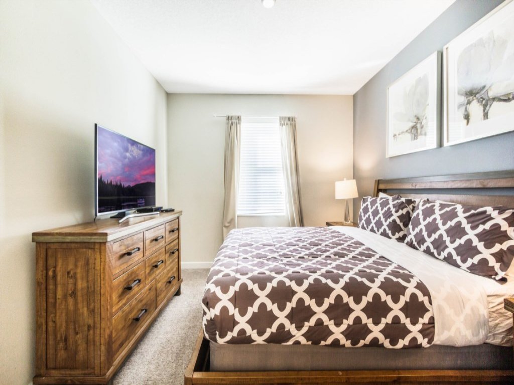 Amazing Champions Gate 9 Bedroom 5 Bed Vacation Rental in Davenport - RedAwning