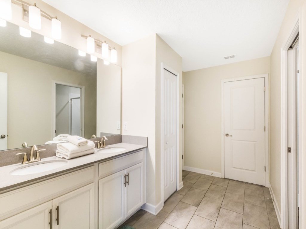 Amazing Champions Gate 9 Bedroom 5 Bed Vacation Rental in Davenport - RedAwning