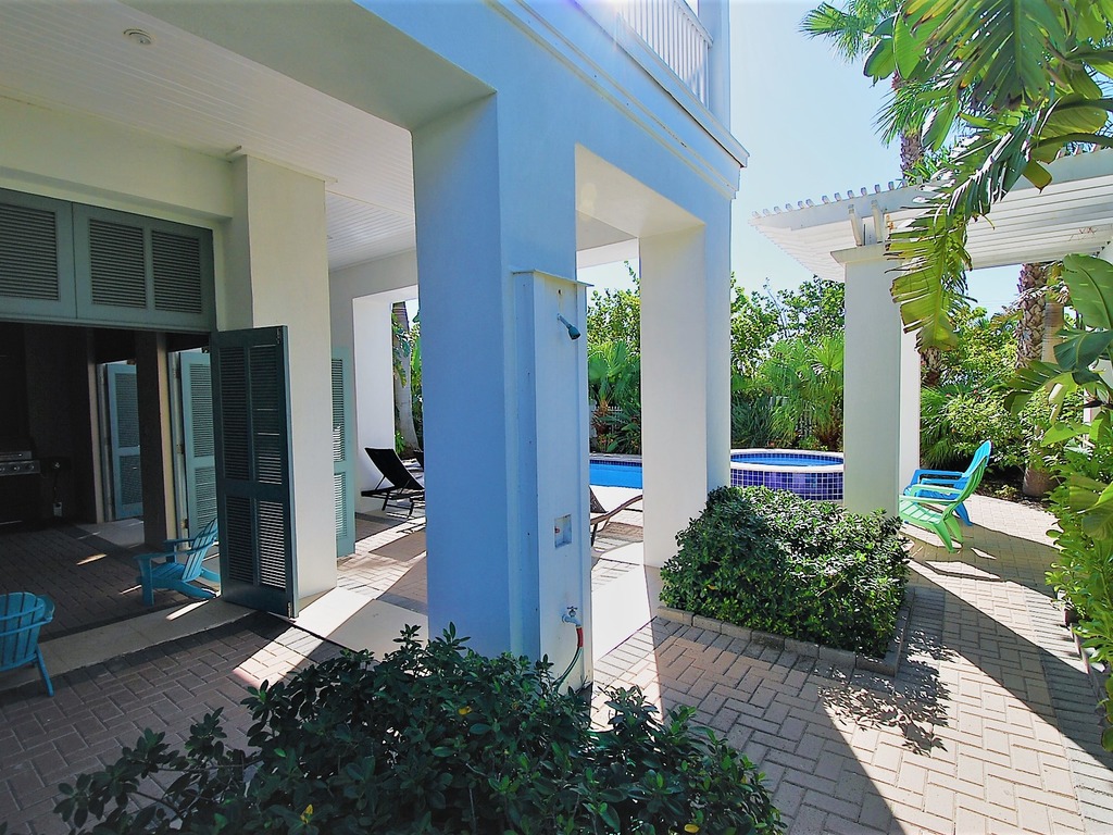 Bella Casa - Private House with Hot Tub Vacation Rental in South Padre Island - RedAwning