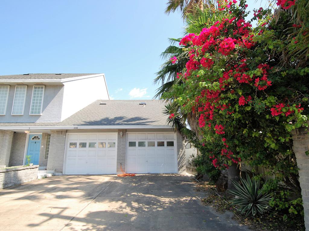 108 W. Morningside Townhouse Vacation Rental in South Padre Island - RedAwning