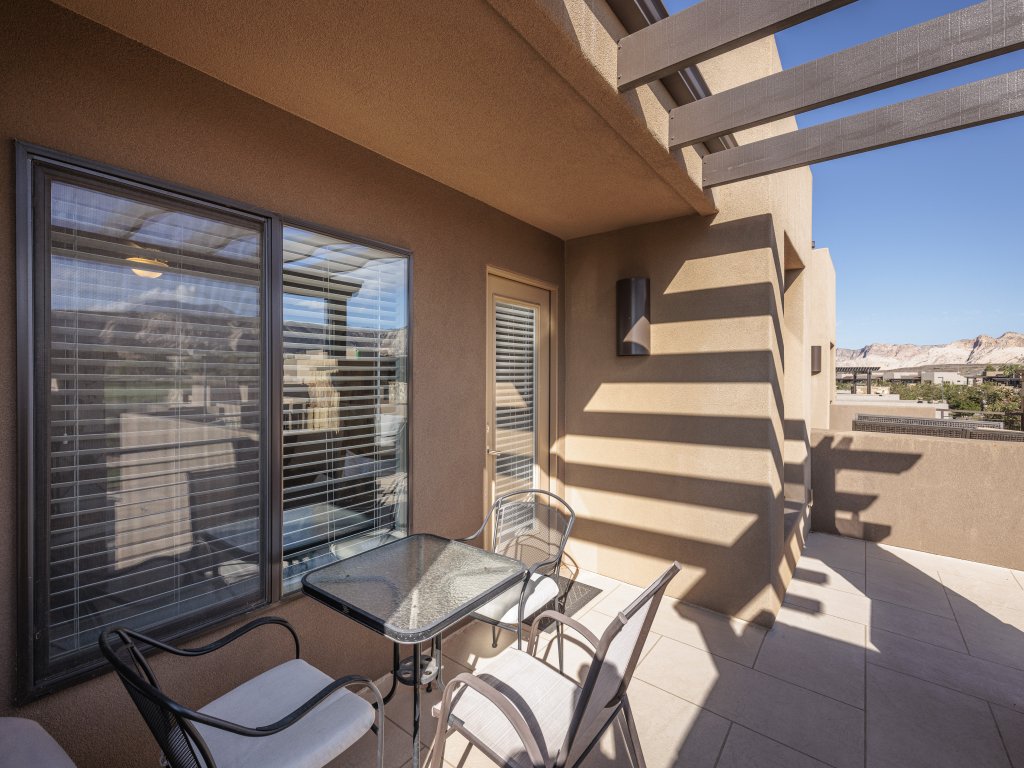 Sunny Ledgeview Retreat Vacation Rental in St. George - RedAwning