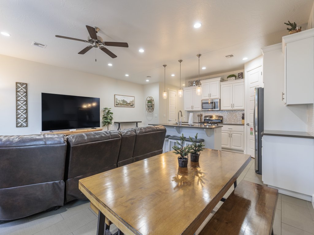 Sunny Ledgeview Retreat Vacation Rental in St. George - RedAwning
