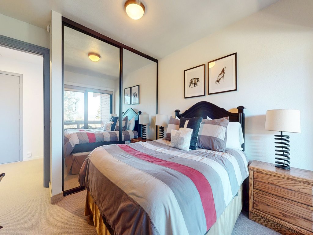 Bridges Townhome 11 Pet-Friendly Deluxe Townhome with Private Hot Tub and Stones throw to slopes Vacation Rental in Mammoth Lakes - RedAwning