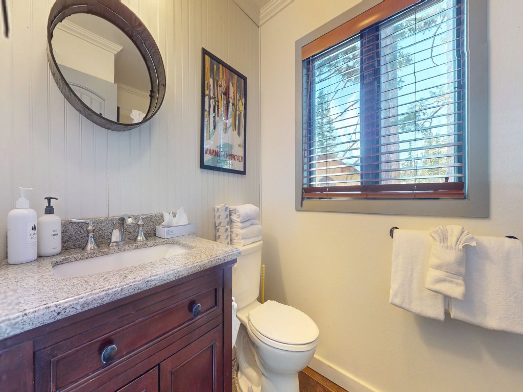 Bridges Townhome 11 Pet-Friendly Deluxe Townhome with Private Hot Tub and Stones throw to slopes Vacation Rental in Mammoth Lakes - RedAwning