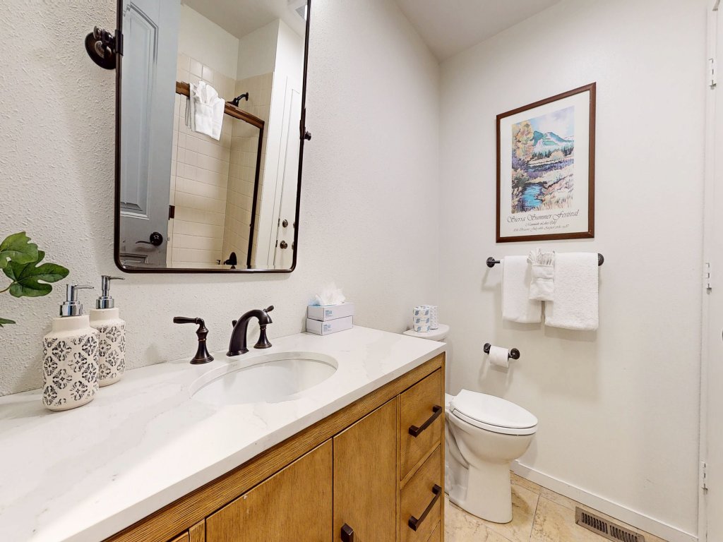 Bridges Townhome 11 Pet-Friendly Deluxe Townhome with Private Hot Tub and Stones throw to slopes Vacation Rental in Mammoth Lakes - RedAwning