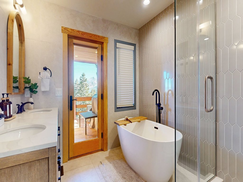 Bridges Townhome 11 Pet-Friendly Deluxe Townhome with Private Hot Tub and Stones throw to slopes Vacation Rental in Mammoth Lakes - RedAwning