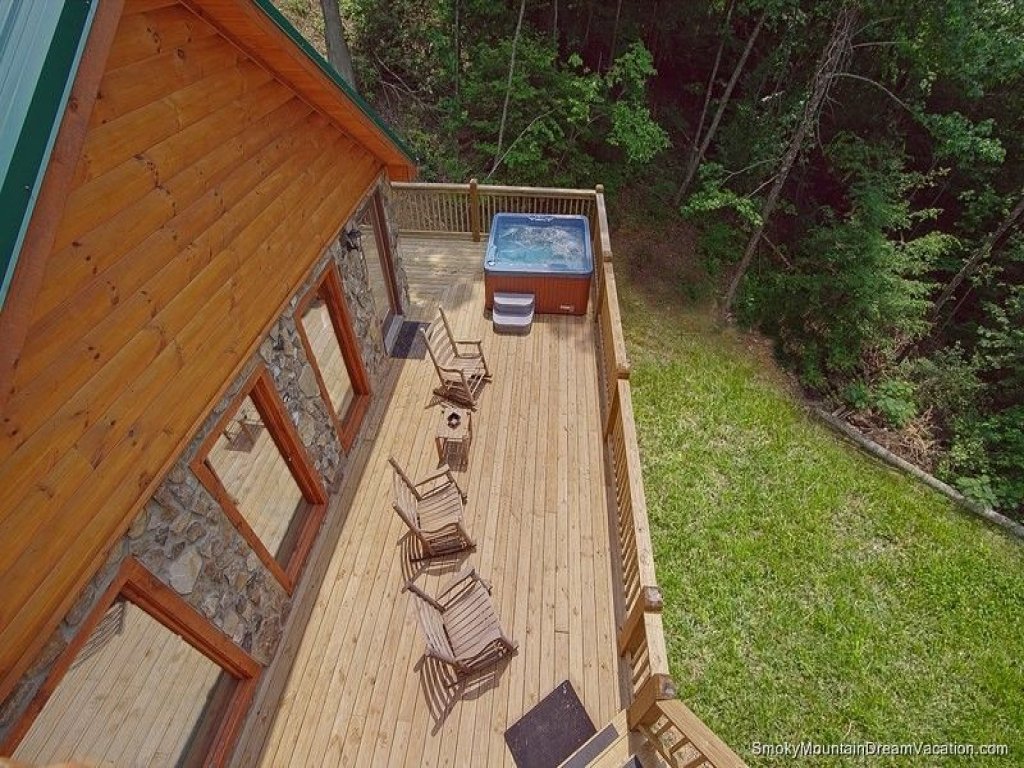 5 O' Clock Somewhere Vacation Rental in Sevierville - RedAwning