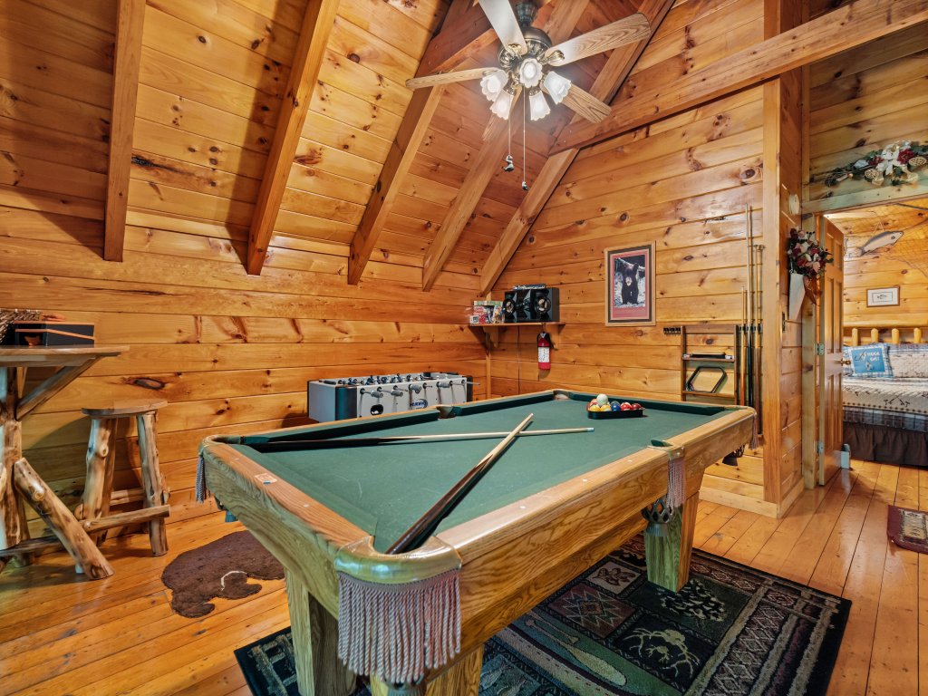 Forest Fling Vacation Rental in Sevierville - RedAwning