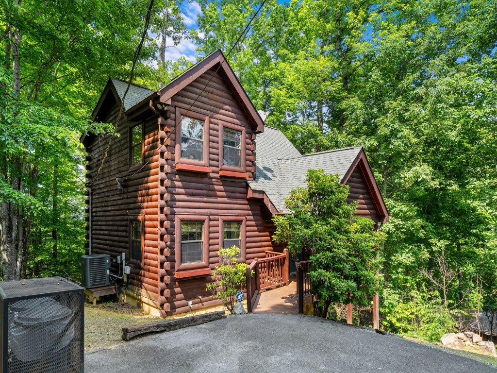 Secluded Memories Vacation Rental in Sevierville - RedAwning