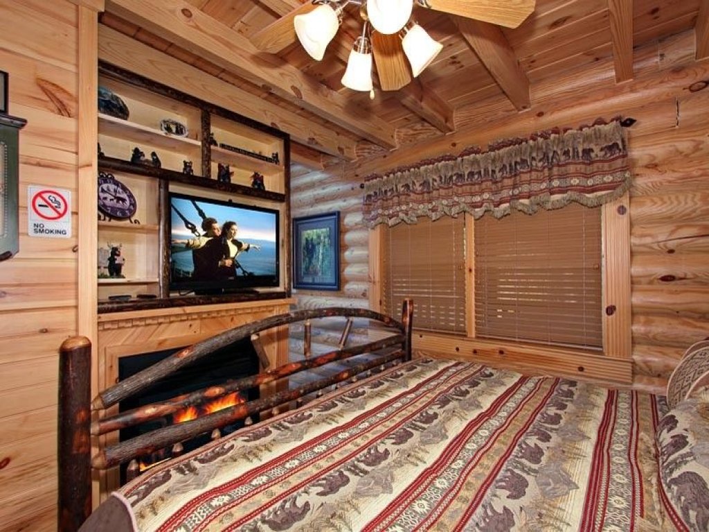 Kiss Me Goodnight Vacation Rental in Sevierville - RedAwning