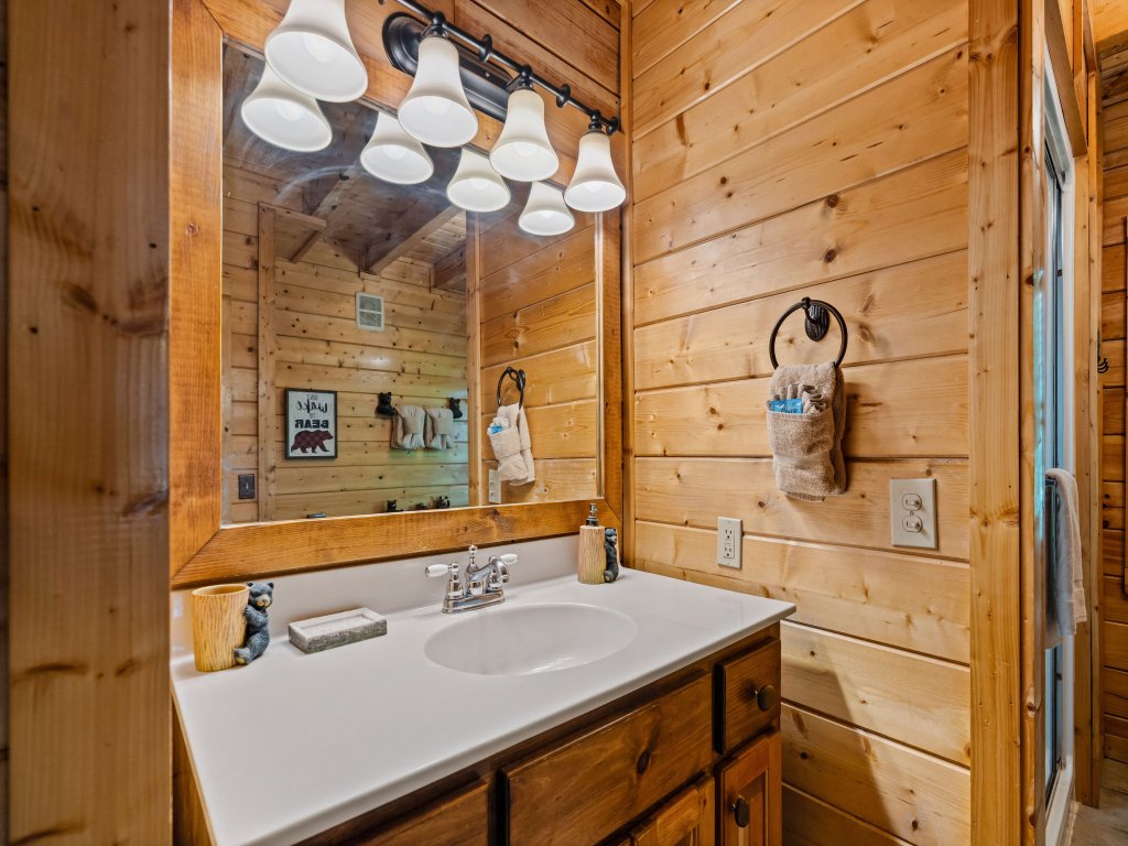 Luxurious Nine Bears Home Minutes Away to Gatlinburg Vacation Rental in Sevierville - RedAwning